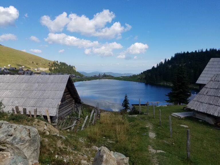 20180914_124 BiH PROKOSKO JEZERO ve vesnici